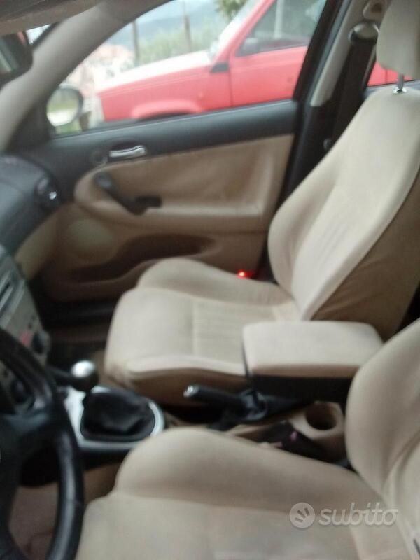 Nero Usata 2007 Alfa Romeo 147 Due volumi | 2000 € - Immagine 1/4