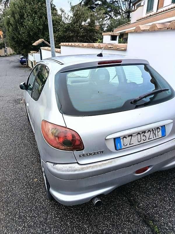 Usata Peugeot 206 68 CV (50 kW) 2006 Argento Berlina