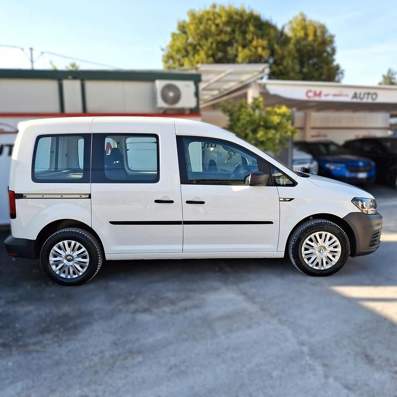 Usata VW Caddy Trendline 110 CV (80 kW) 2017 Bianco Monovolume