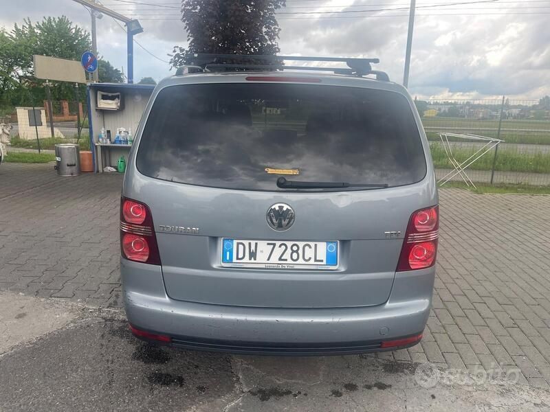 Usata VW Touran Trendline 105 CV (77 kW) 2009 Grigio Monovolume