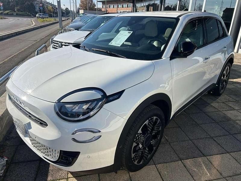 Bianco Usata 2025 Fiat 600 La Prima SUV | 22.000 € - Immagine 1/4