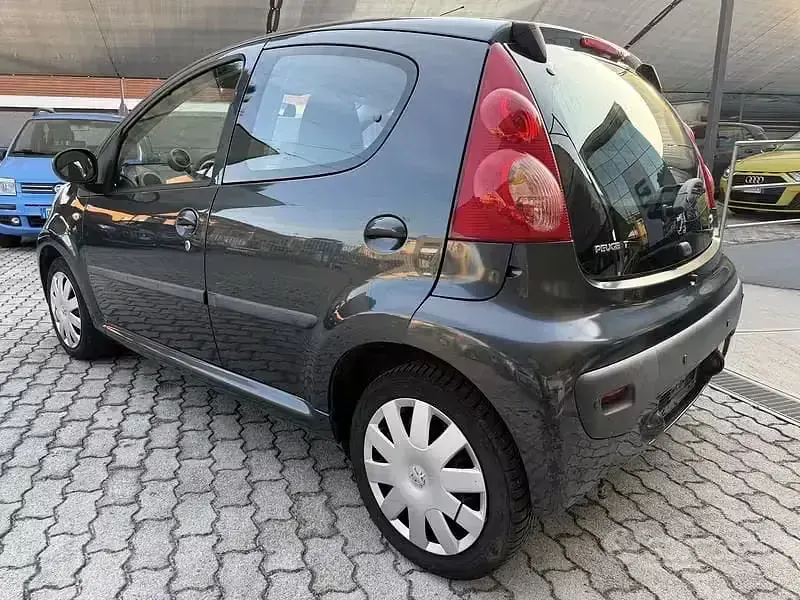 Usata Peugeot 107 Urban Move 68 CV (50 kW) 2008 Grigio Utilitaria