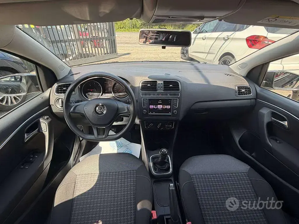 Usata VW Polo Trendline 75 CV (55 kW) 2017 Grigio Berlina