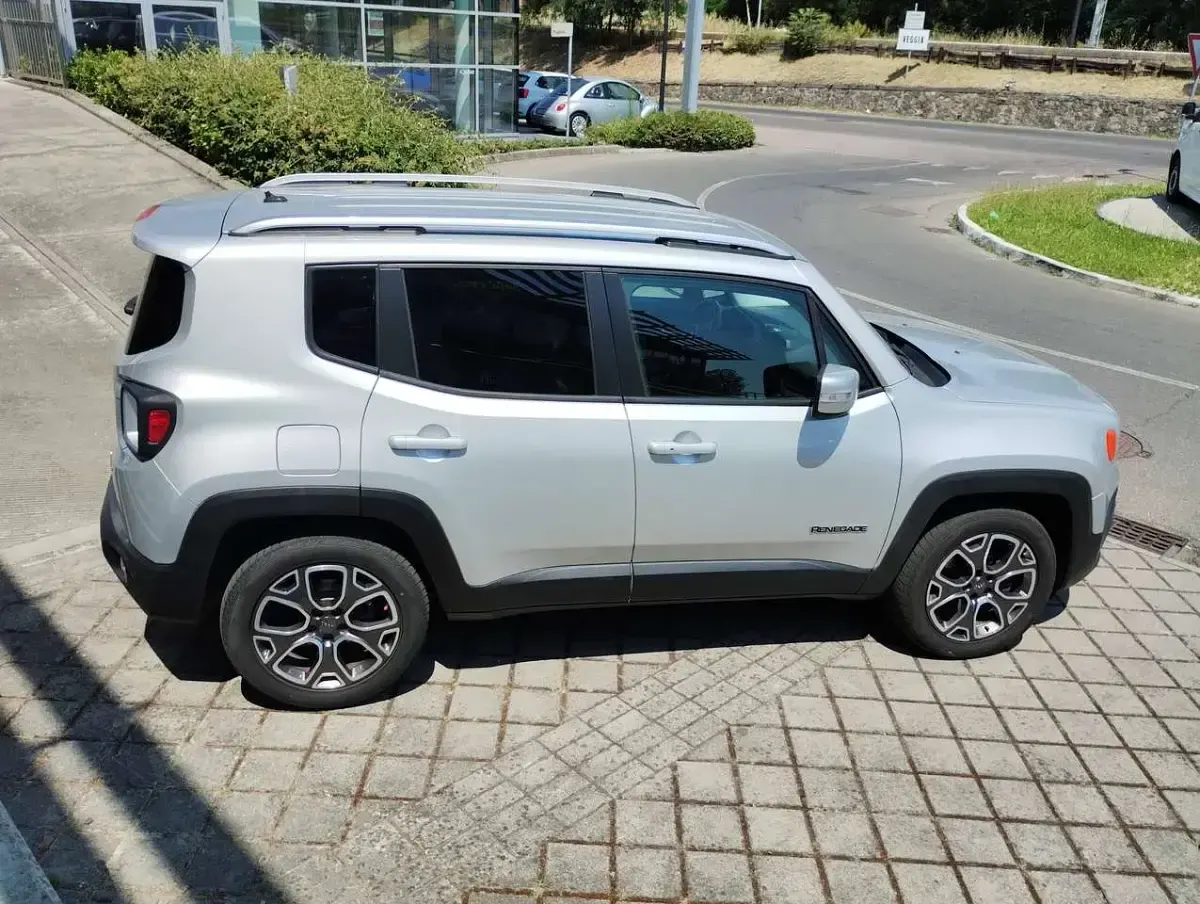 Usata Jeep Renegade Limited 140 CV (102 kW) 2015 Argento SUV
