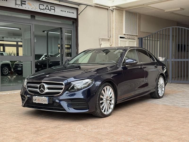 Usata Mercedes E220 Premium 194 CV (142 kW) 2019 Blu Berlina