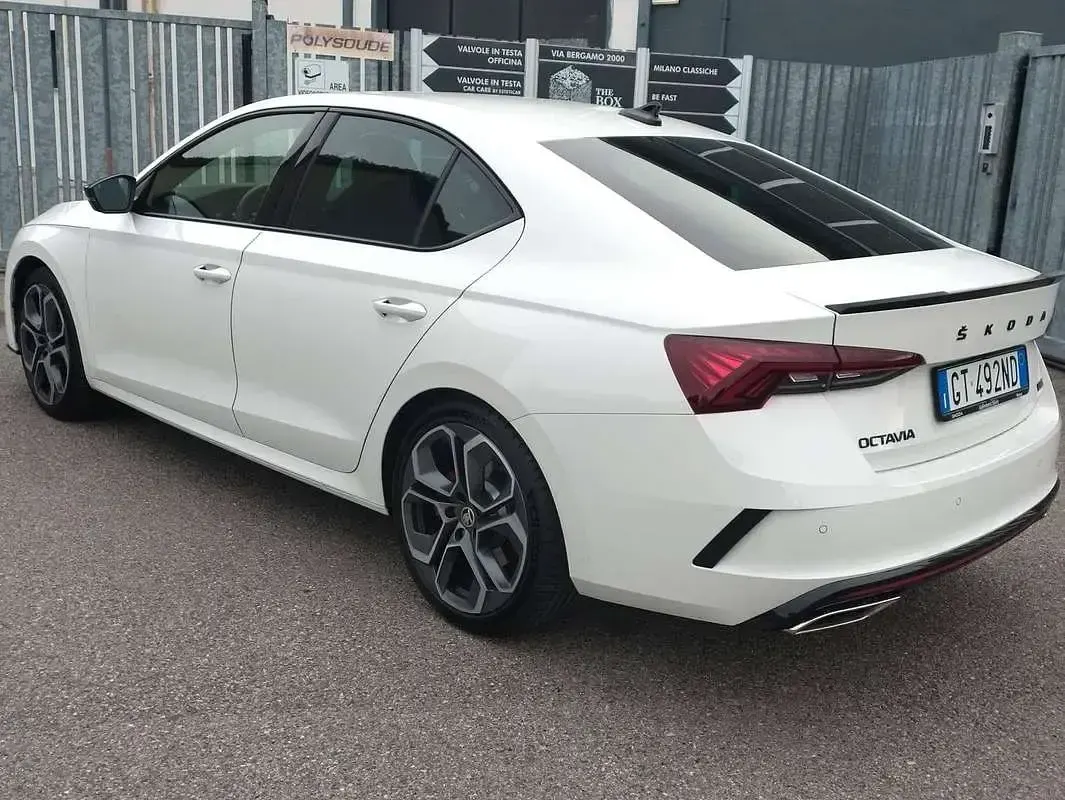 Usata Skoda Octavia RS 245 CV (180 kW) 2024 Bianco Berlina