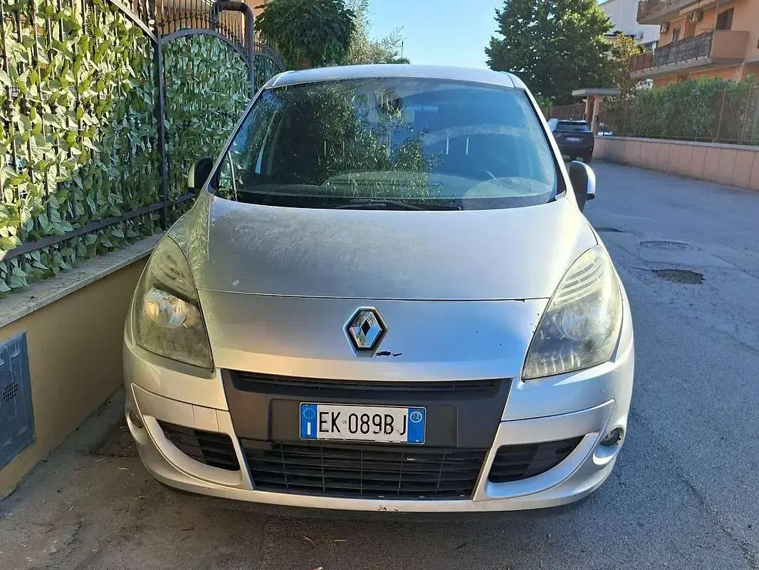 Usata Renault Scénic III Dynamique 110 CV (80 kW) 2012 Argento Monovolume