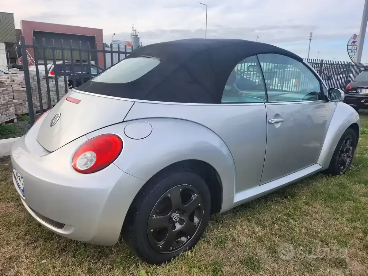Usata VW New Beetle 105 CV (77 kW) 2007 Grigio Utilitaria