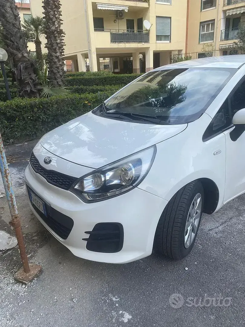 Usata Kia Rio 85 CV (62 kW) 2015 Bianco Berlina