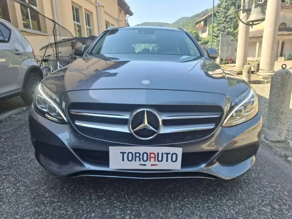 Usata Mercedes C220 Premium 170 CV (125 kW) 2017 Grigio scuro Station wagon