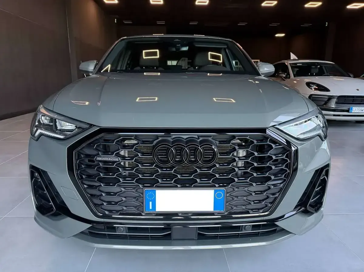 Usata Audi Q3 Sportback S-Line 200 CV (147 kW) 2022 Grigio chronos SUV