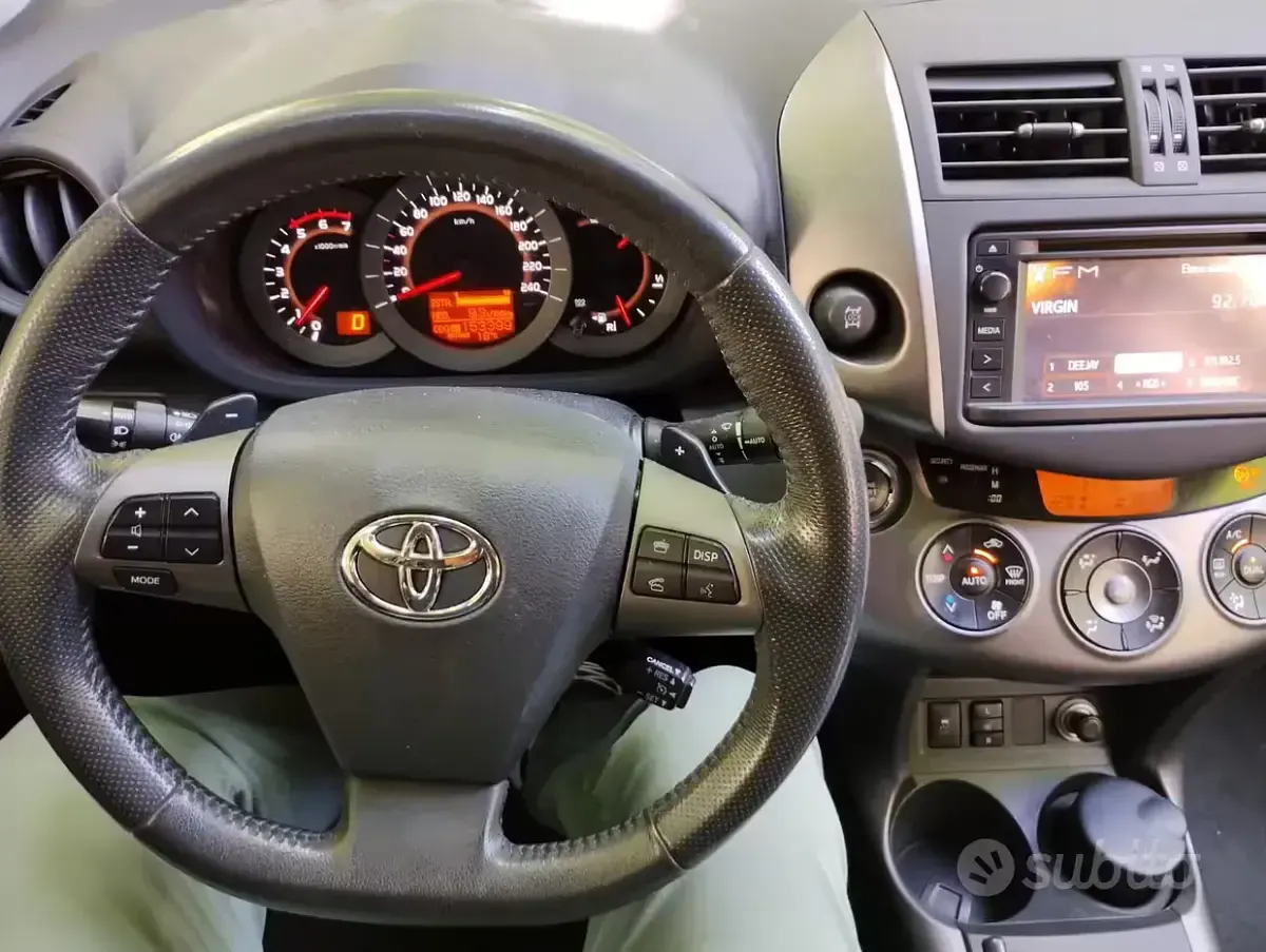 Usata Toyota RAV4 128 CV (94 kW) 2012 Nero SUV