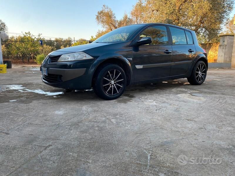 Usata 2006 Renault Mégane II Due volumi | 2000 € - Immagine 1/4