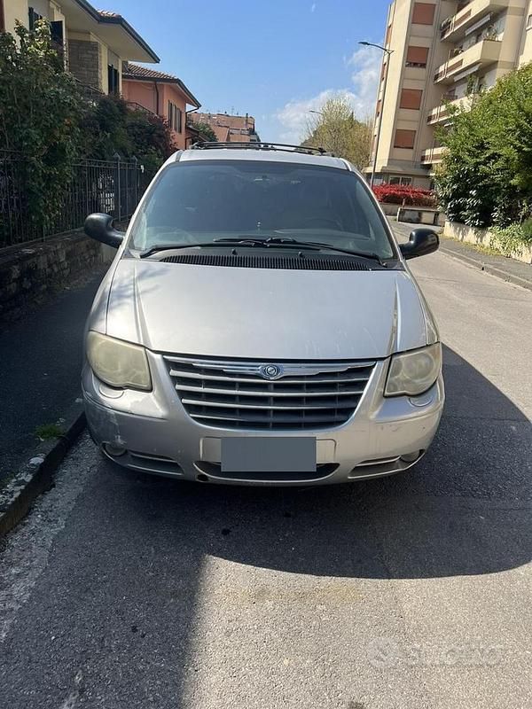 Usata Chrysler Voyager 150 CV (110 kW) 2006 Grigio Monovolume