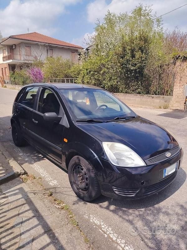 Usata Ford Fiesta Ambiente 55 CV (40 kW) 2003 Nero Utilitaria