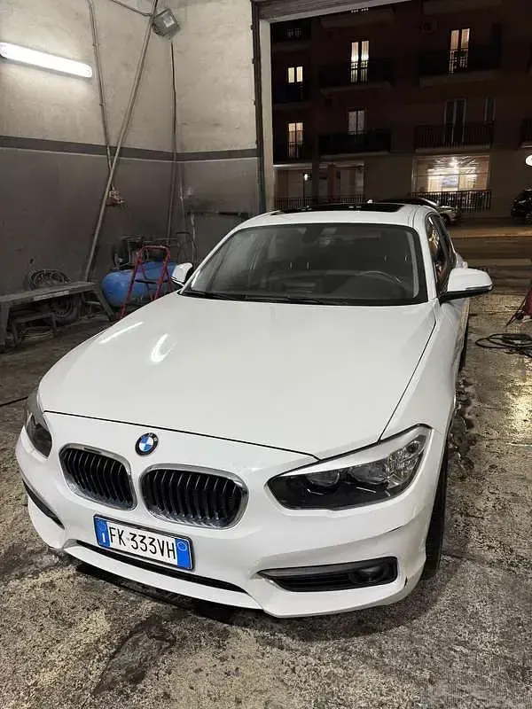 Usata BMW 116 Advantage 116 CV (85 kW) 2017 Bianco Utilitaria