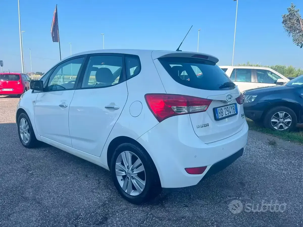 Usata Hyundai ix20 Comfort 88 CV (64 kW) 2013 Bianco Utilitaria