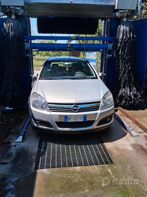 Usata Opel Astra 90 CV (66 kW) 2007 Berlina