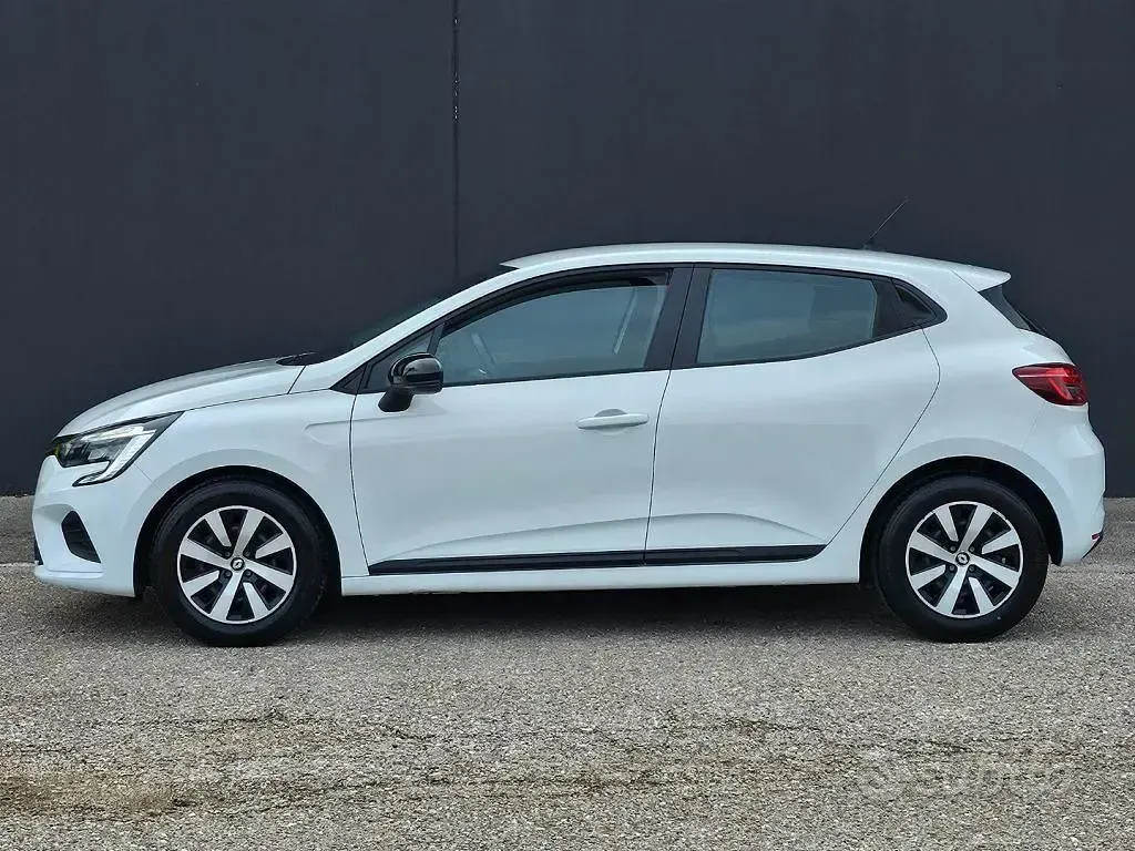 Occasion Renault Clio V Equilibre 91 PK (66 kW) 2023 Wit Sedan
