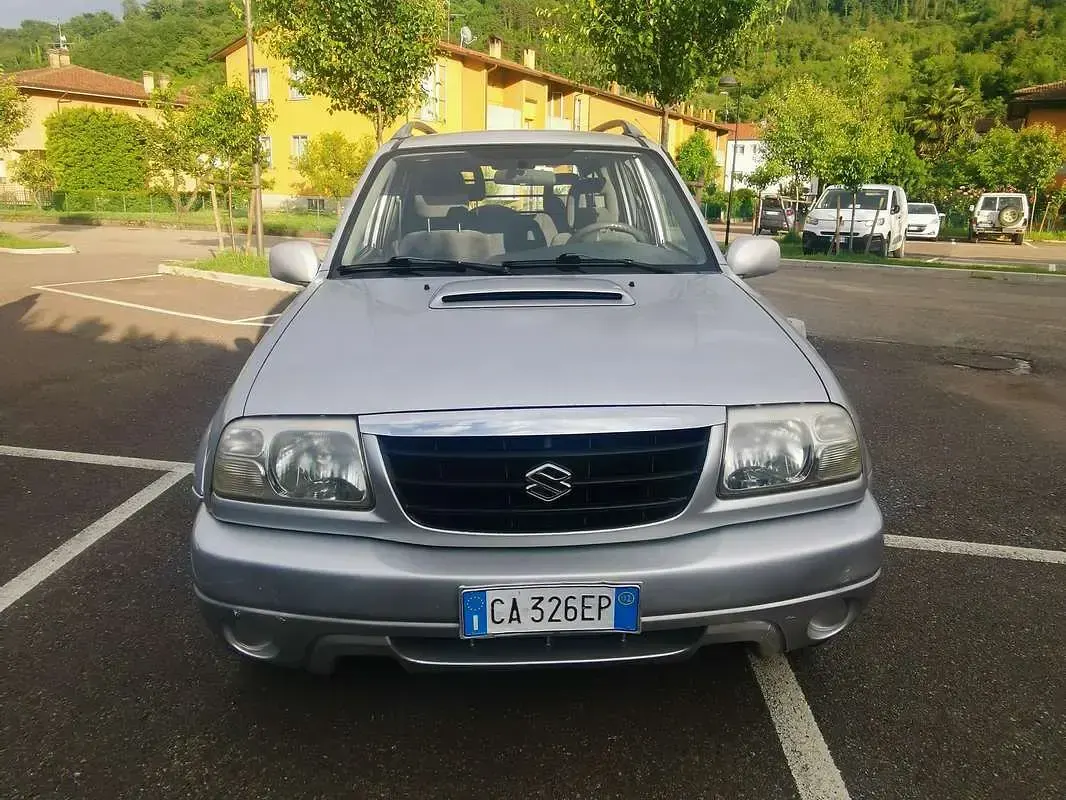 Usata Suzuki Grand Vitara 109 CV (80 kW) 2002 Argento SUV