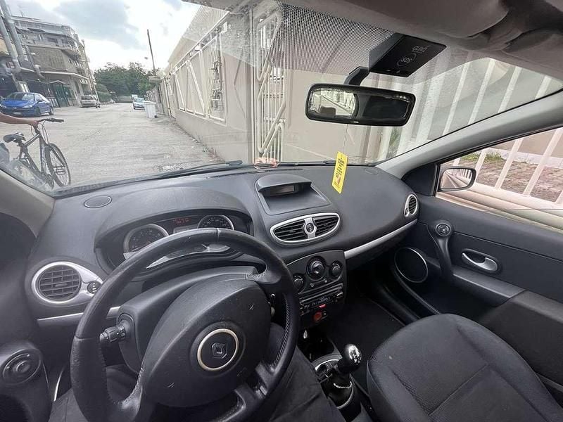 Usata Renault Clio II Privilege 75 CV (55 kW) 2007 Berlina