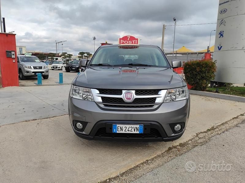 Usata Fiat Freemont 140 CV (102 kW) 2012 Grigio SUV