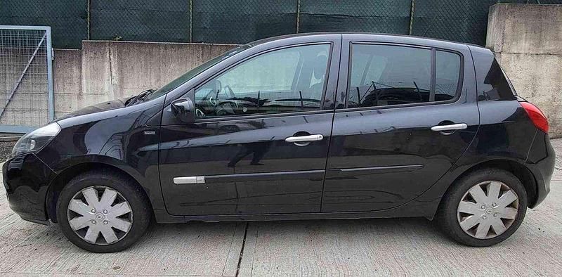 Usata Renault Clio II Dynamique 75 CV (55 kW) 2011 Nero Berlina
