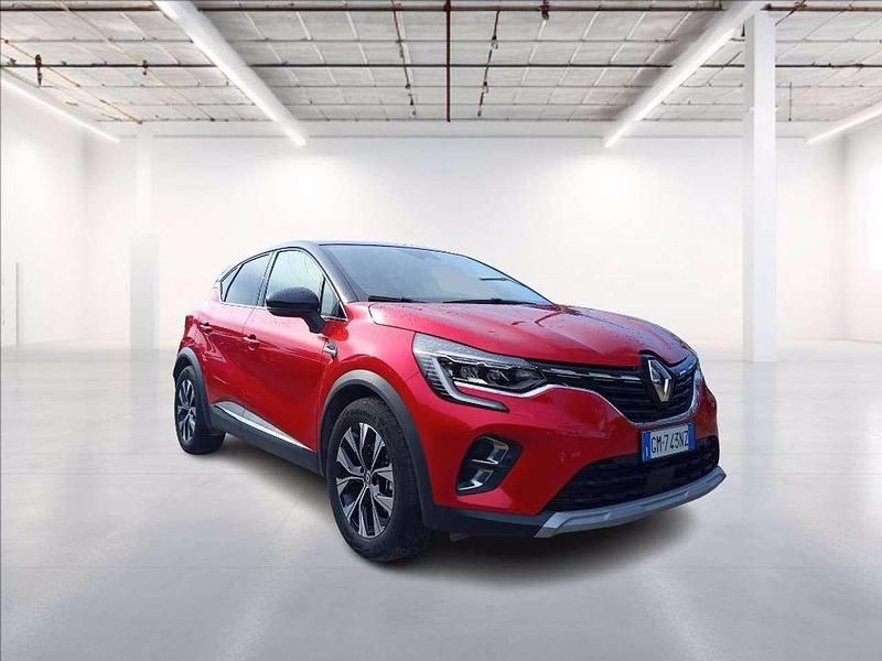 Usata Renault Captur Engineered 94 CV (69 kW) 2023 Rosso metallizzato SUV