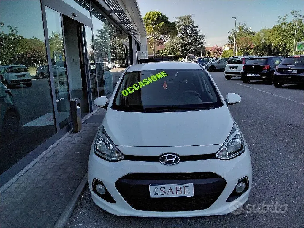 Usata Hyundai i10 67 CV (49 kW) 2016 Bianco Utilitaria