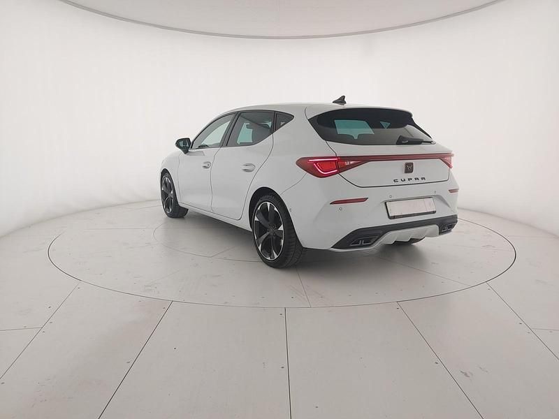 Usado Cupra Leon 150 CV (110 kW) 2023 Blanco Berlina