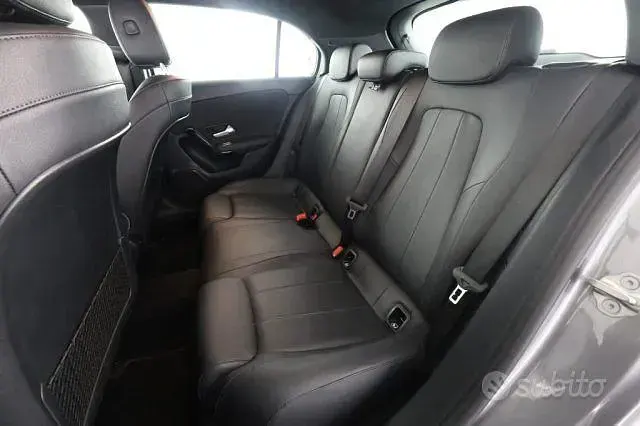 Usata Mercedes A180 Business 116 CV (85 kW) 2019 Grigio Berlina