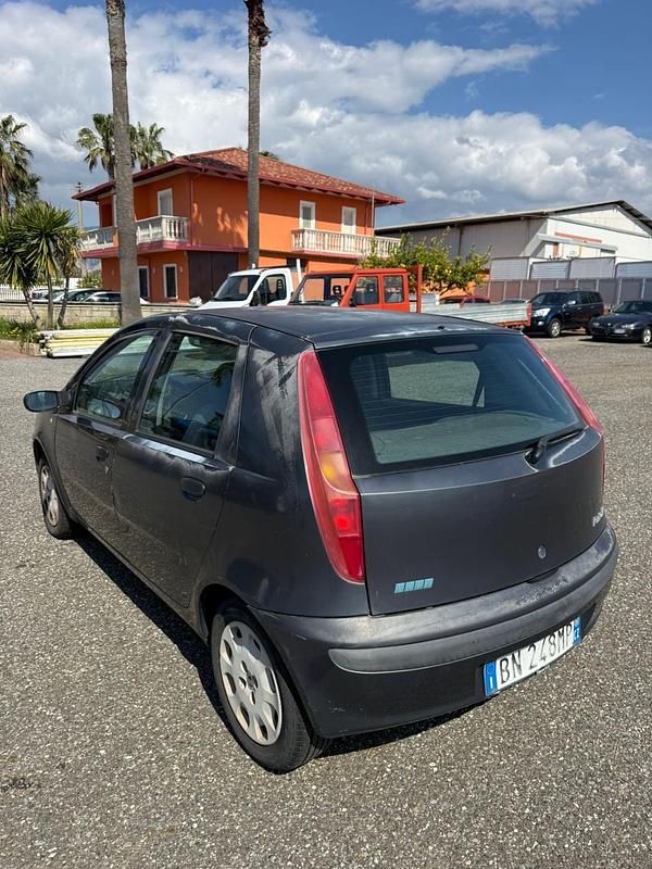 Usata Fiat Punto 80 CV (58 kW) 2001 Nero Utilitaria