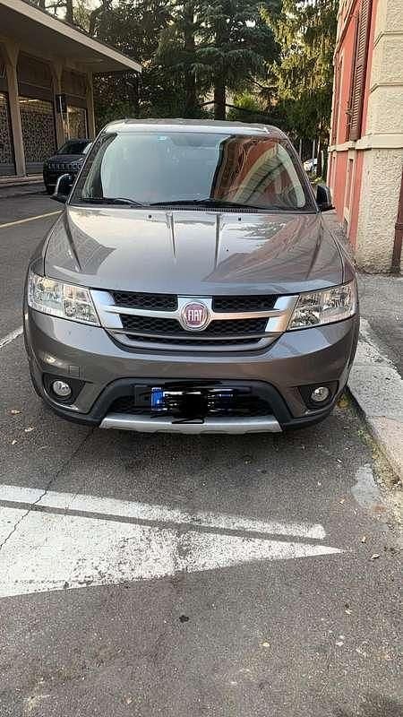 Usata Fiat Freemont Lounge 140 CV (102 kW) 2011 Grigio SUV