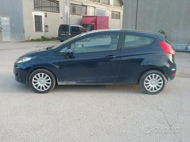 Usata Ford Fiesta 97 CV (71 kW) 2010 Blu Berlina