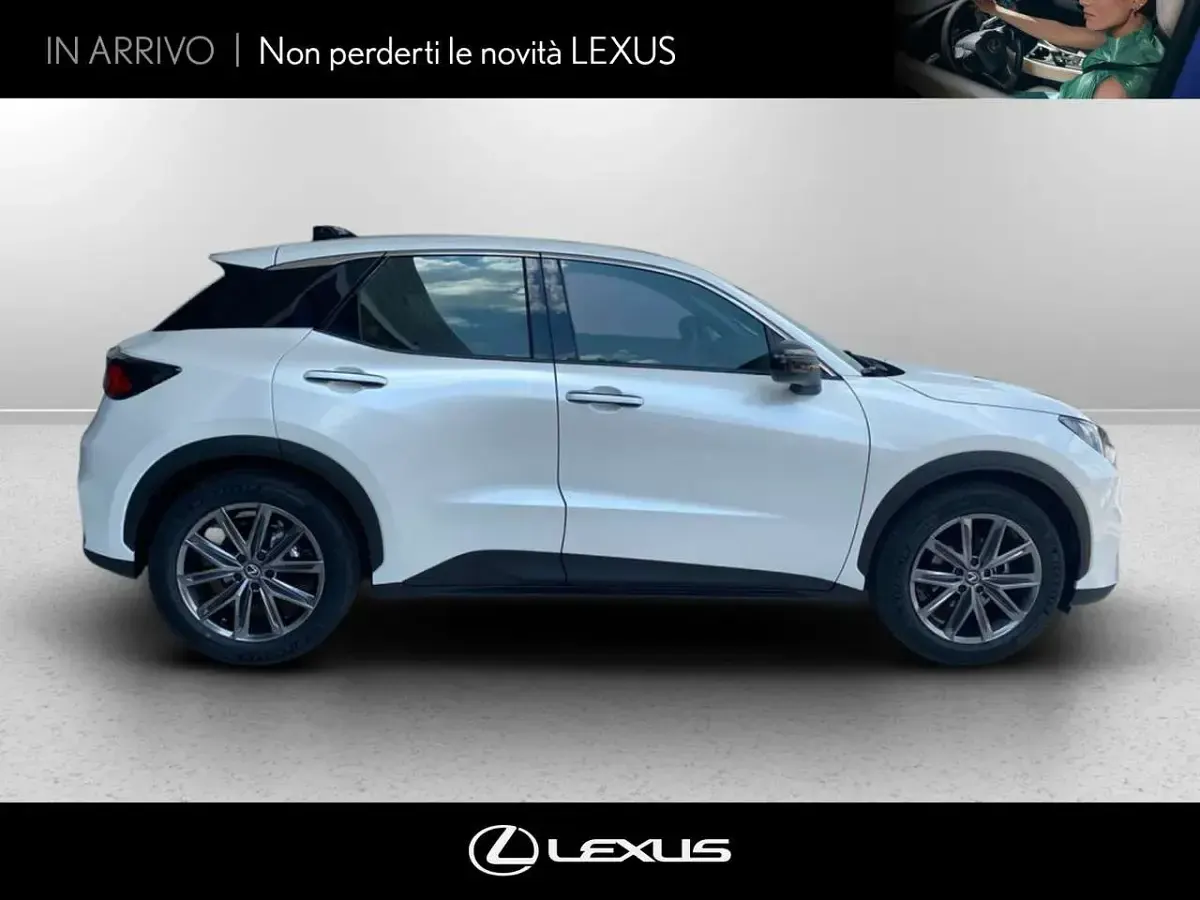Nuova Lexus LBX 136 CV (100 kW) 2026 Bianco perla SUV