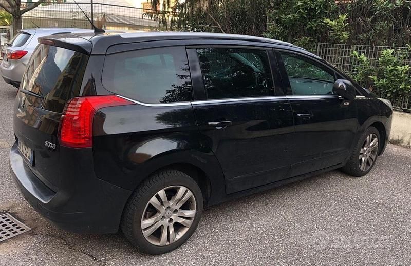 Usata Peugeot 5008 Family 112 CV (82 kW) 2012 Nero Monovolume