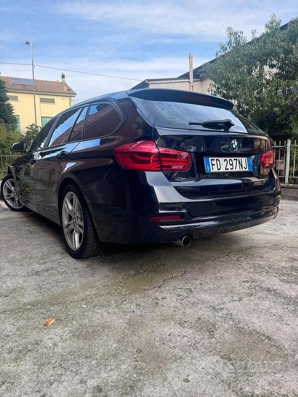 Usata BMW 318 150 CV (110 kW) 2016 Blu Station wagon