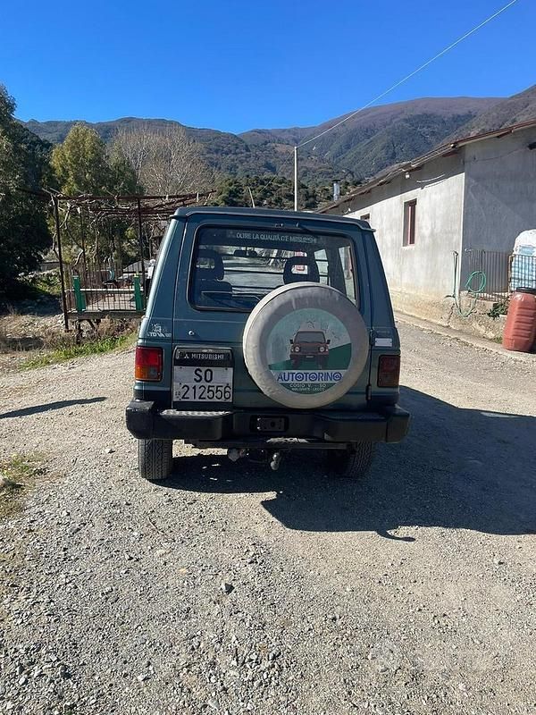 Usata Mitsubishi Pajero 100 CV (73 kW) 1992 Grigio SUV