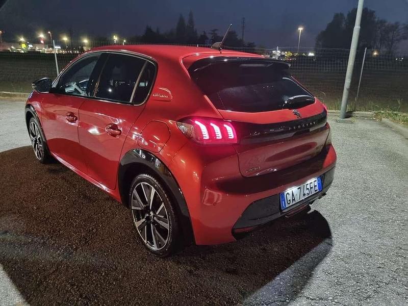 Usata Peugeot 208 GT-line 101 CV (74 kW) 2020 Rosso Utilitaria
