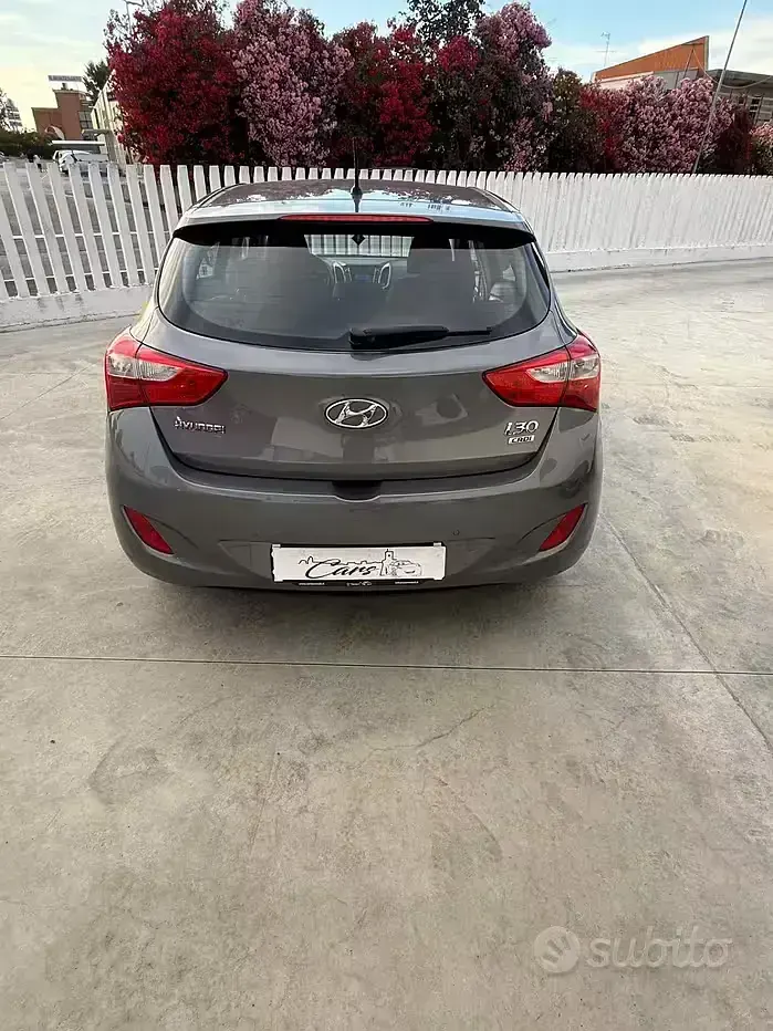 Usata Hyundai i30 Comfort 110 CV (80 kW) 2014 Grigio Berlina