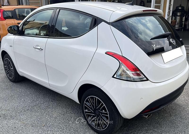 Usata Lancia Ypsilon Gold 69 CV (50 kW) 2022 Bianco Utilitaria