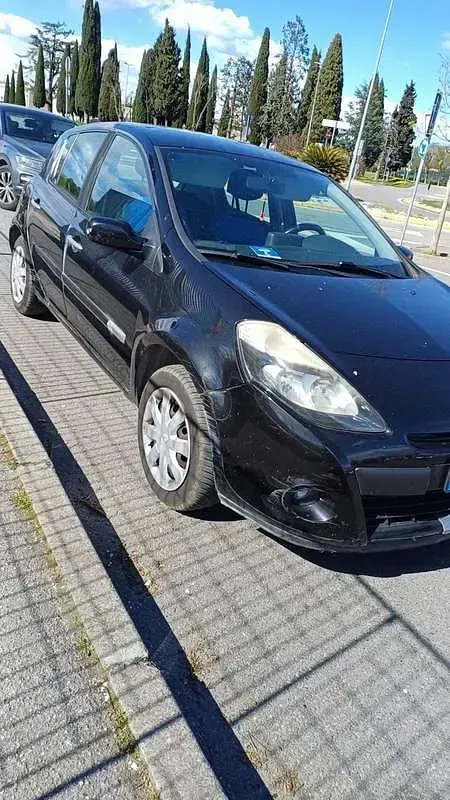Usata Renault Clio II Dynamique 75 CV (55 kW) 2010 Berlina