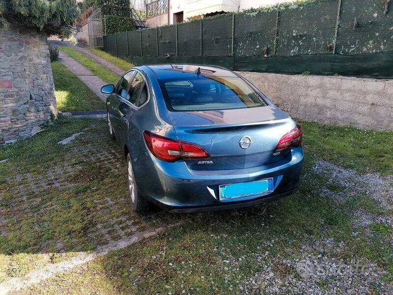 Usata Opel Astra Cosmo 110 CV (80 kW) 2015 Blu/azzurro Berlina
