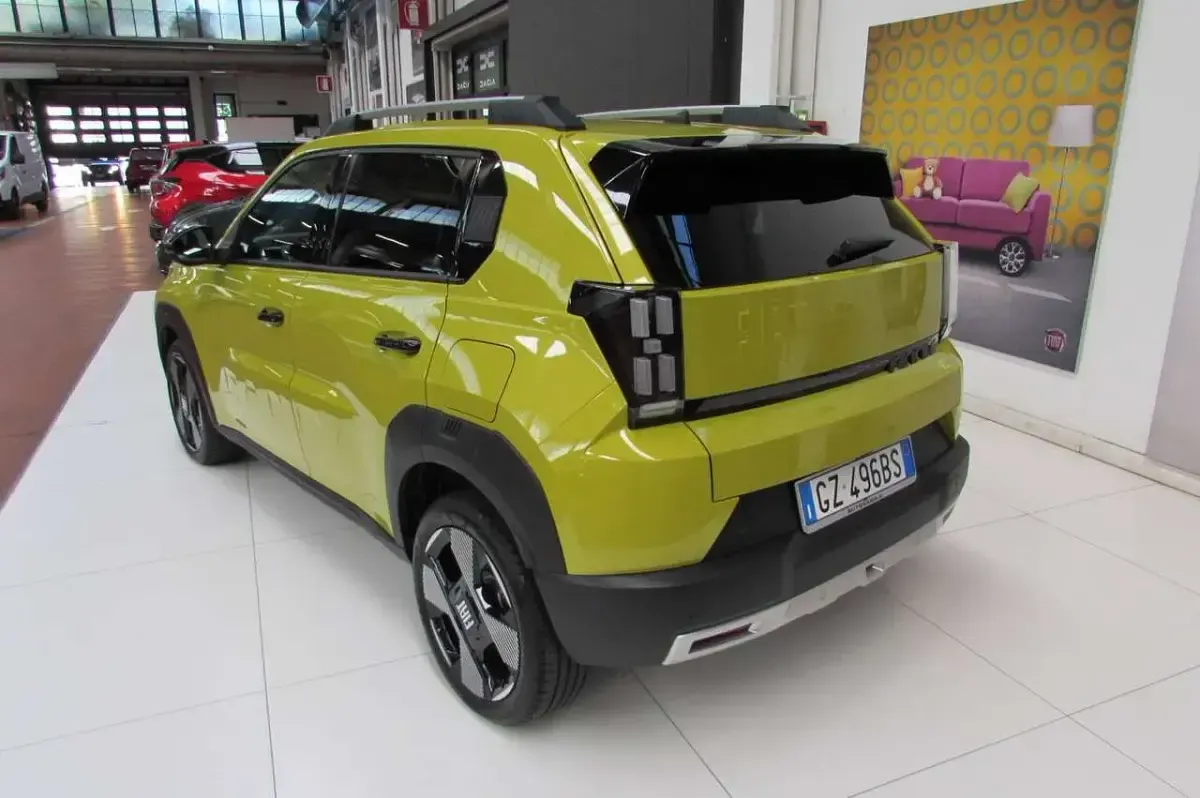 Usata Fiat Grande Panda La Prima 52 kW (72 CV) 2025 Giallo limone Utilitaria
