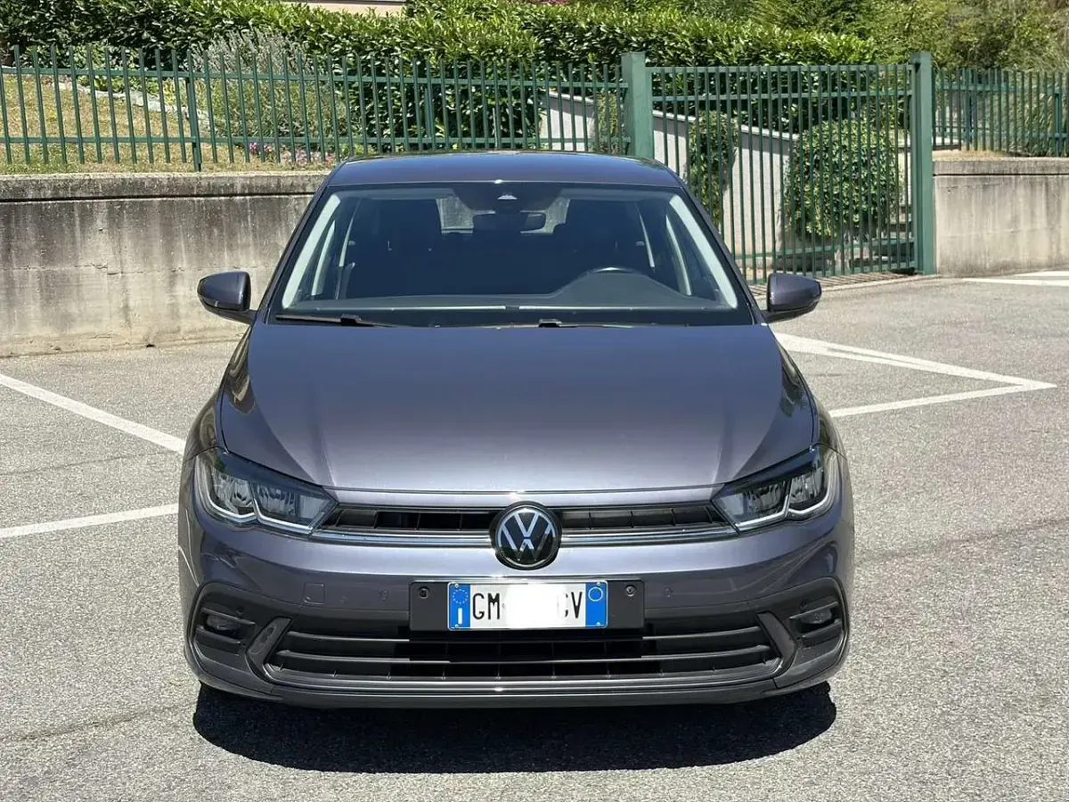 Usata VW Polo Life 95 CV (69 kW) 2023 Grigio Utilitaria