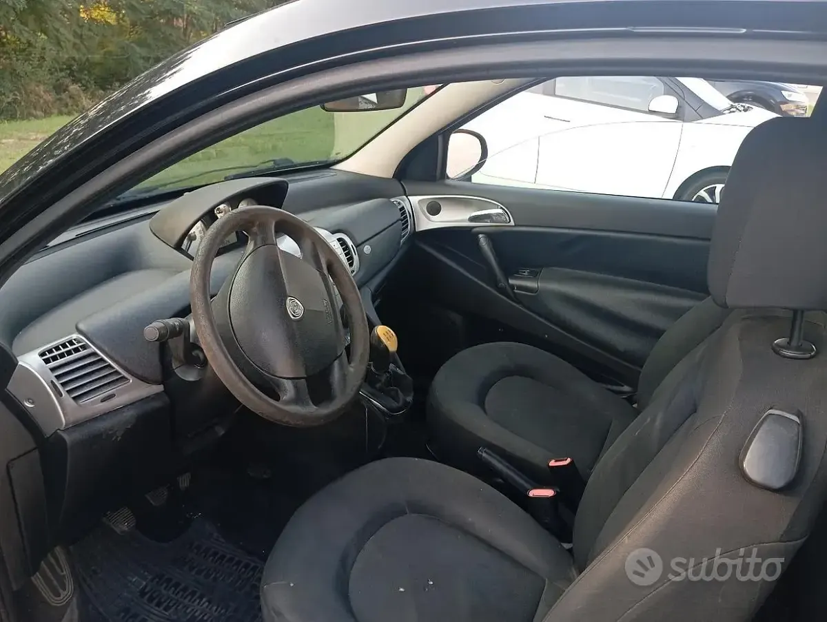 Usata Lancia Ypsilon Platinum 75 CV (55 kW) 2011 Nero Utilitaria