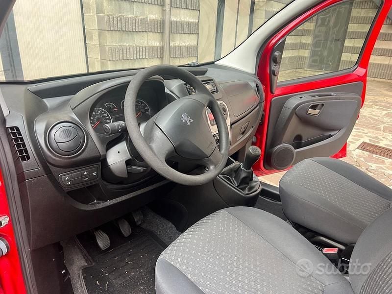 Usata Peugeot Bipper Family 75 CV (55 kW) 2012 Rosso Monovolume