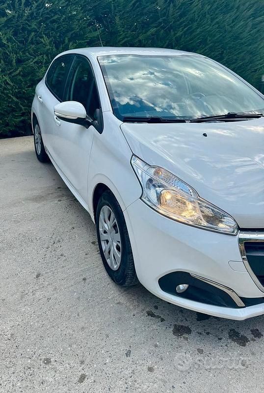 Usata Peugeot 208 75 CV (55 kW) 2016 Bianco Utilitaria