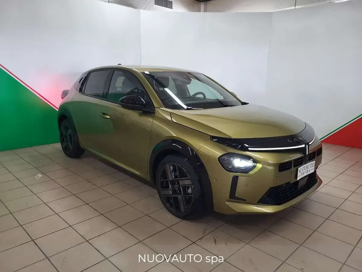 Usata Lancia Ypsilon 101 CV (74 kW) 2024 Oro Utilitaria
