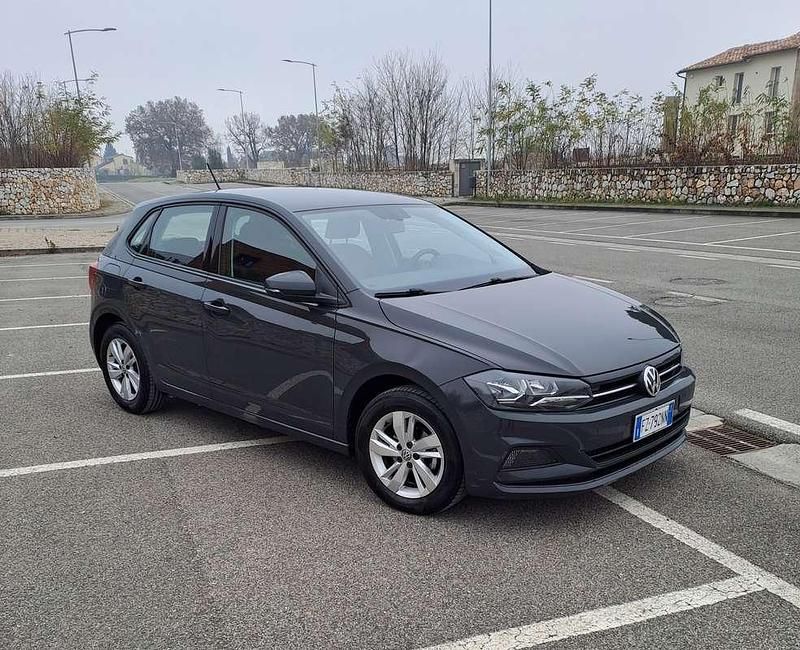 Grigio Usata 2020 VW Polo Comfortline Tre volumi | 10.800 € (Super prezzo) - Immagine 1/4